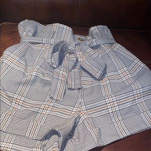 abercrombie shorts-front pockets!